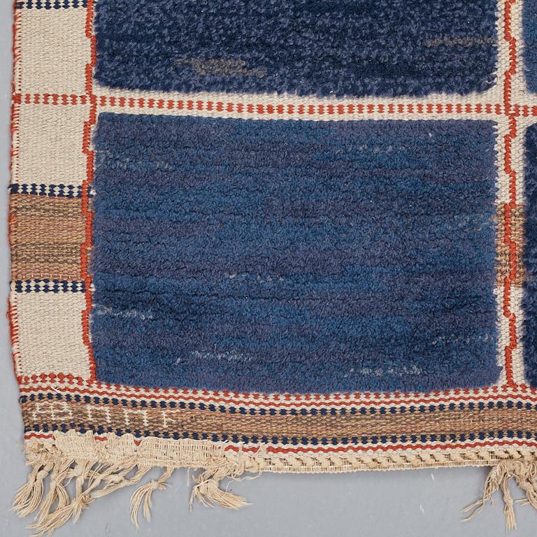 Märta Måås-Fjetterström, A CARPET, "Rutig blå halvflossa", knotted pile in relief, ca 304 x 209,5 cm, signed AB MMF.