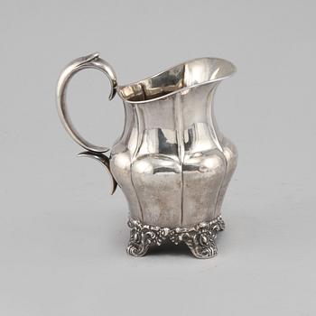 GRÄDDKANNA, silver, nyrokoko, Carl Fredrik Nyman, Umeå, 1871, vikt 135 g.