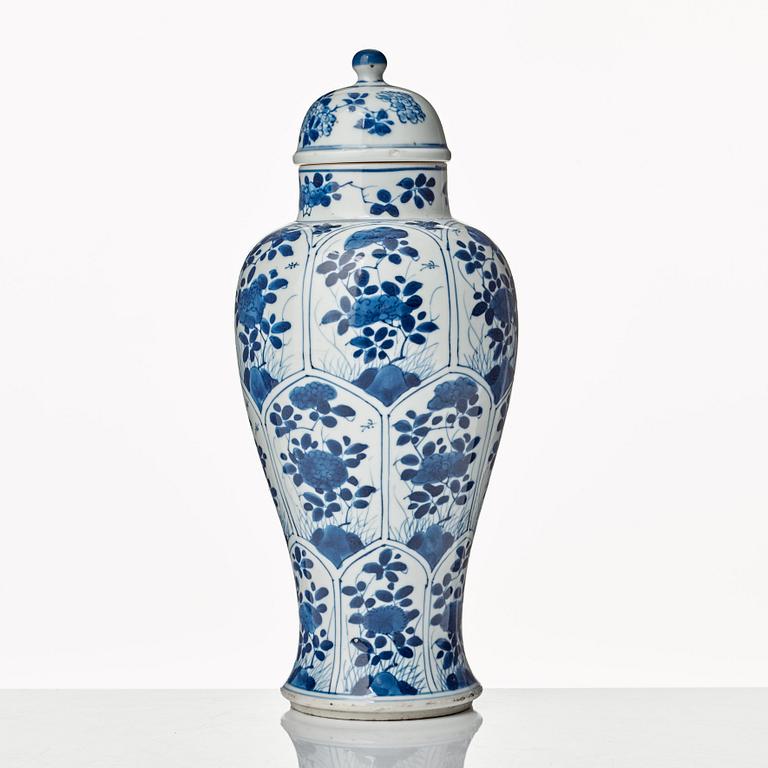 Two blue and white vases, Qing dynasty, Kangxi (1662-1722).