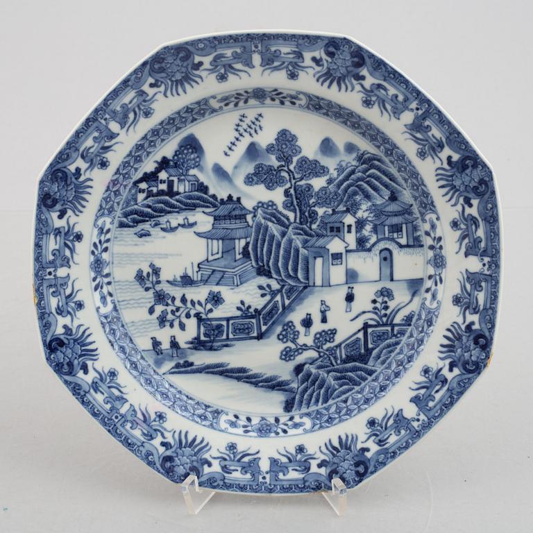 A group of six blue and white dishes, Qing dynasty, Qianlong (1736-95).