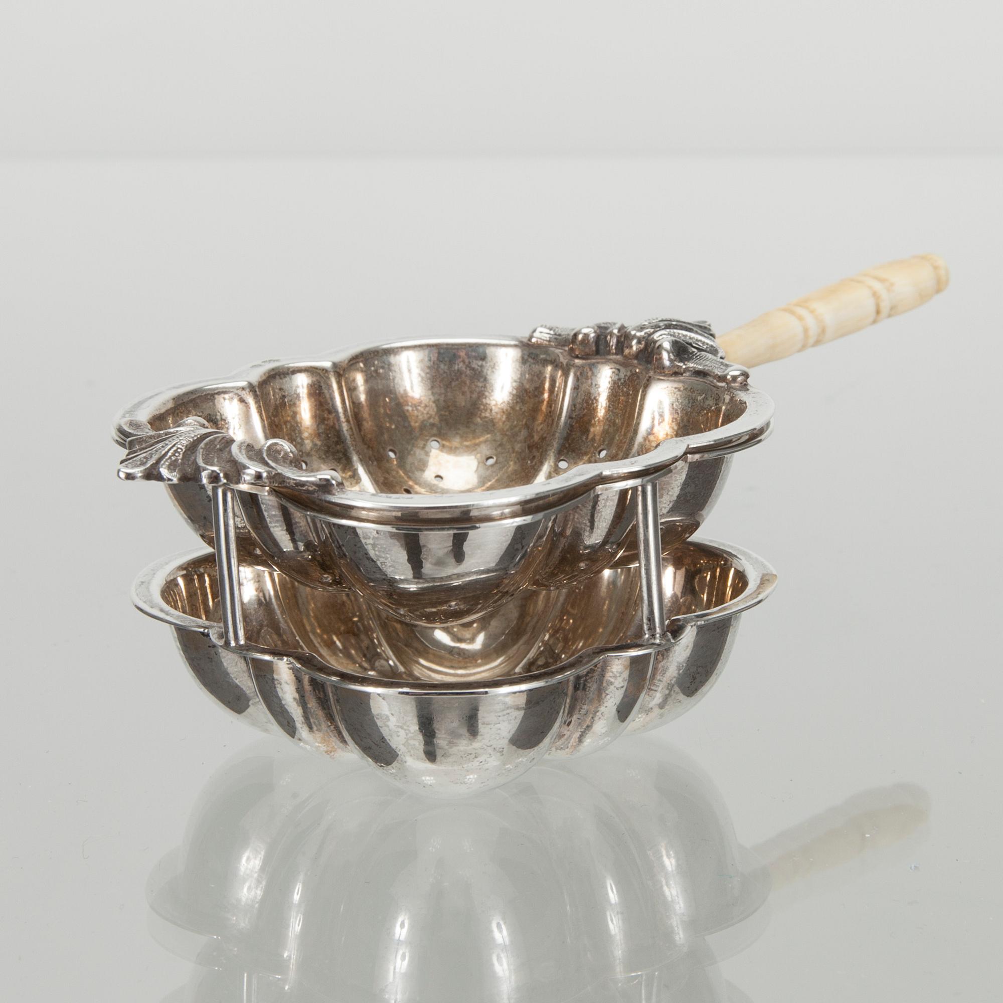 TESIL MED STÄLL, silver 800, skaft i ben, möjligen Italien 1900-talets första hälft. Tot. vikt 119 g.