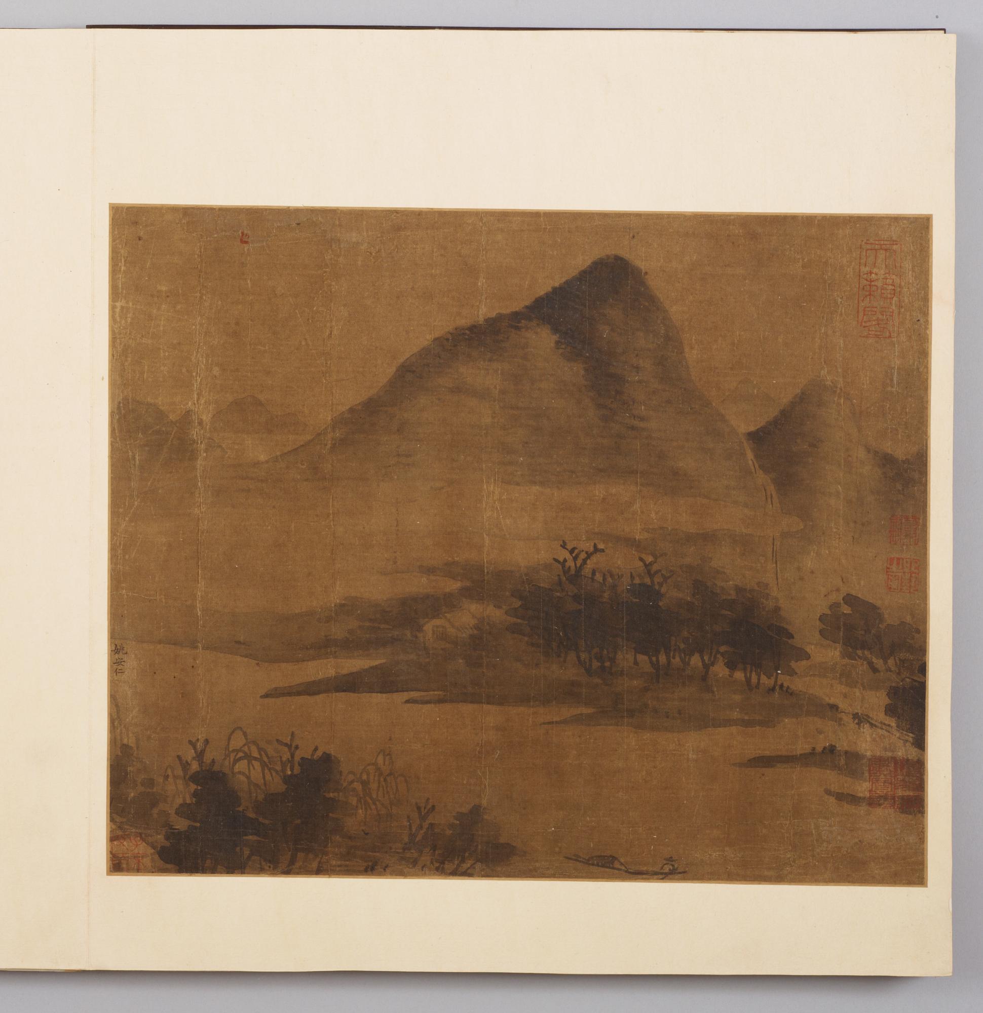 A fine album titled "Song Yuan ji jin ce", with 12 paintings, presumably Qing dynasty, 17/18th Century.