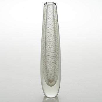 GUNNEL NYMAN, A glass vase signed G. Nyman Nuutajärvi Notsjö. Mid 20th century.