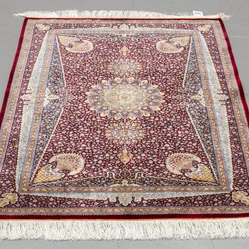 A RUG, silk oriental, ca 146 x 100 cm.