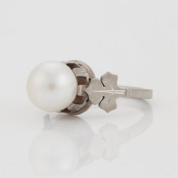 136. Wiwen Nilsson, an 18K white gold ring with a pearl, Lund, Sweden 1958.