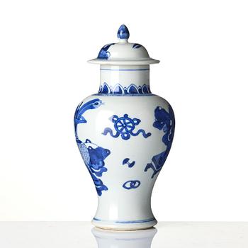 A blue and white vase with cover, Qing dynasty, Kangxi (1662-1722).