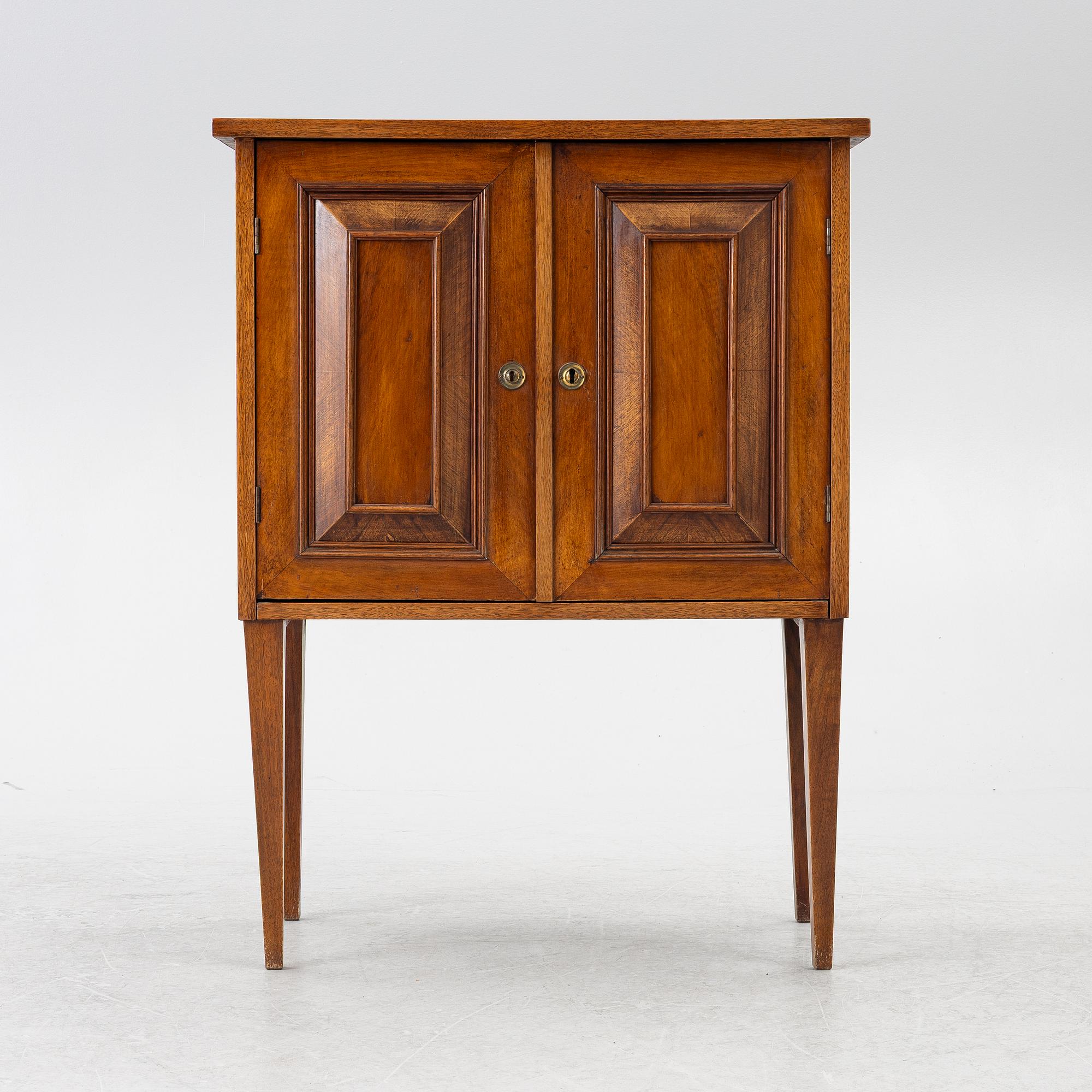 Cabinet, early 20th century.