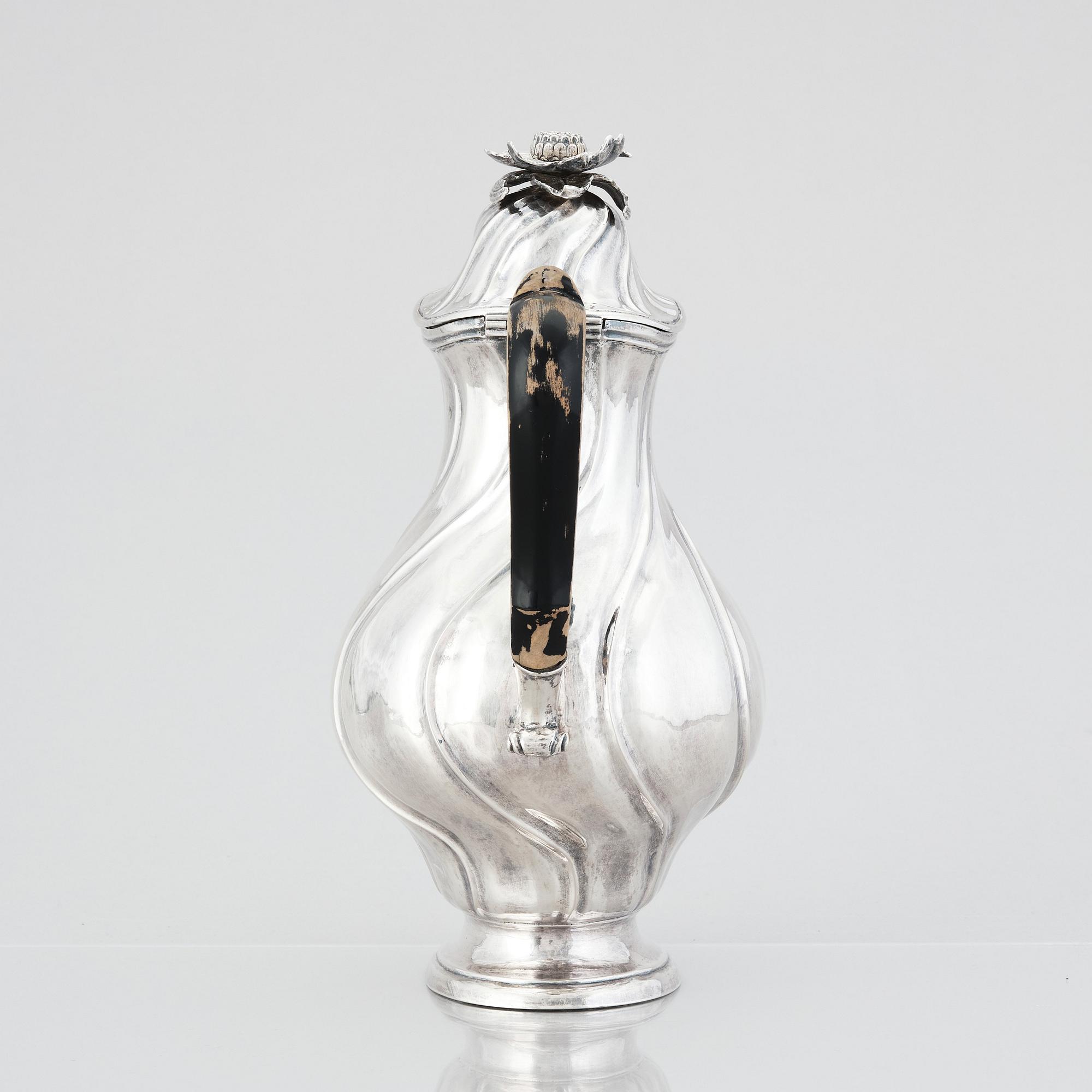 Petter Lund, kaffekanna, silver, Stockholm 1761. Rokoko.