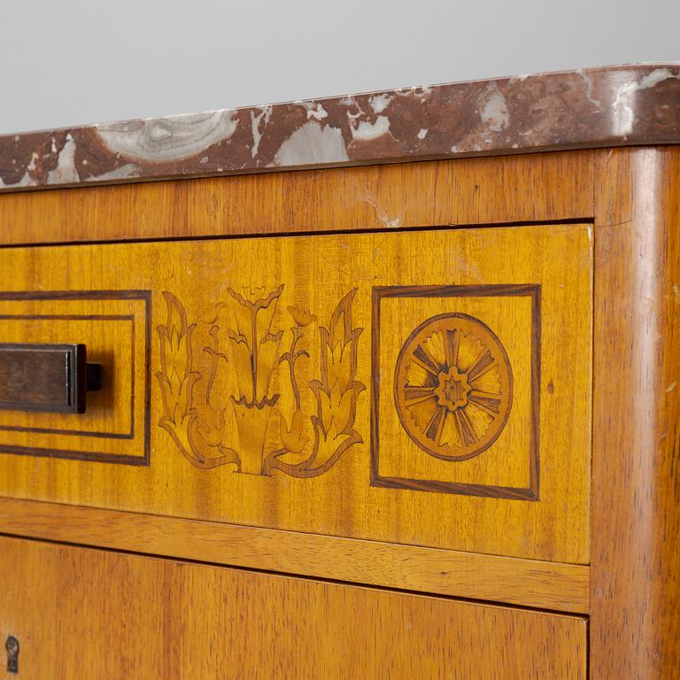 Chest of drawers, first half of the 20th century.