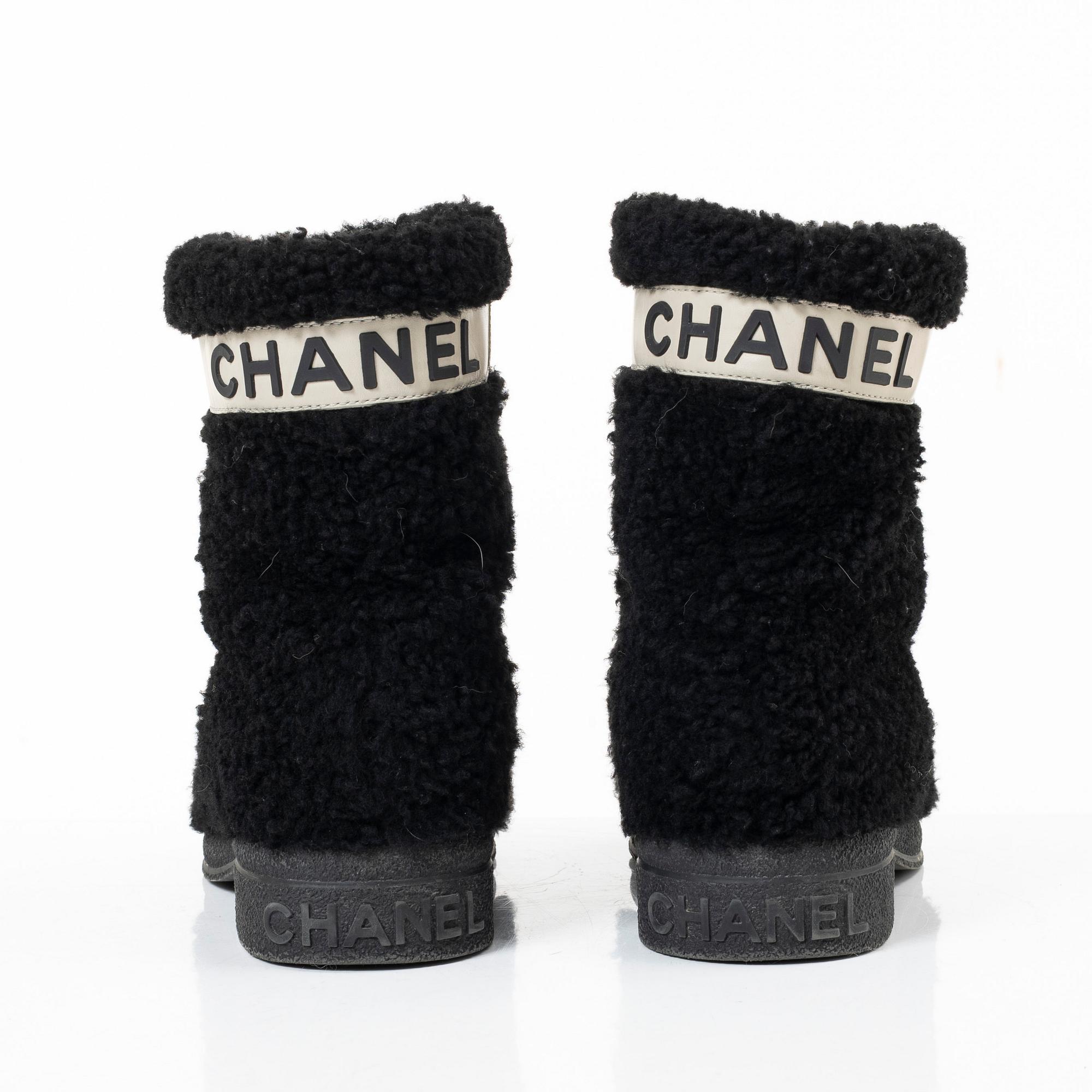 Chanel, "Coco Neige Shearling Boots", storlek 37.