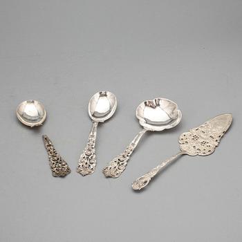 PARTI SILVER, 16 delar, bland annat Gewe Silvervarufabriken, Malmö, 1900-talets första hälft. Vikt ca 320 gram.