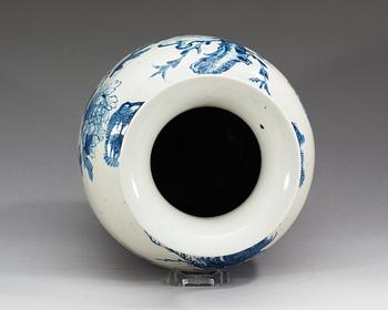 A large blue and white vase, late Qing dynasty.