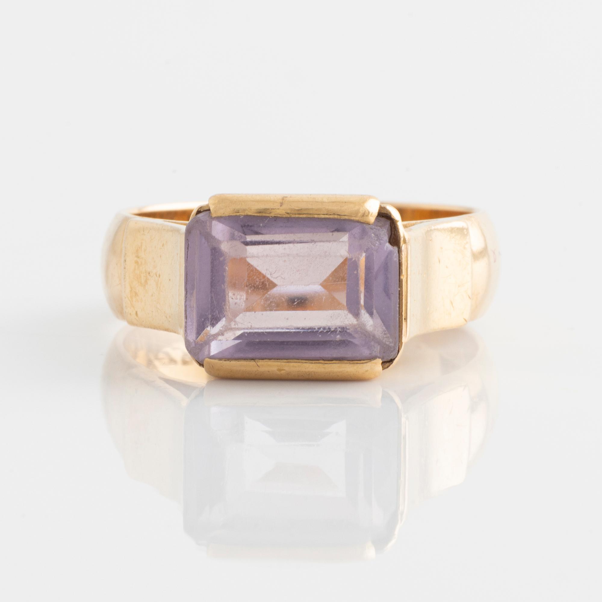 Ring, 18K guld med ametist.