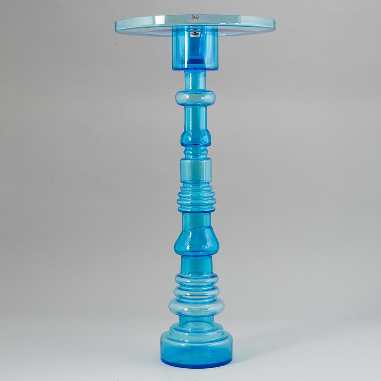 OIVA TOIKKA, a glass vase and dish, "Fyren", labeled Arabia and Nuutajärvi, Finland.