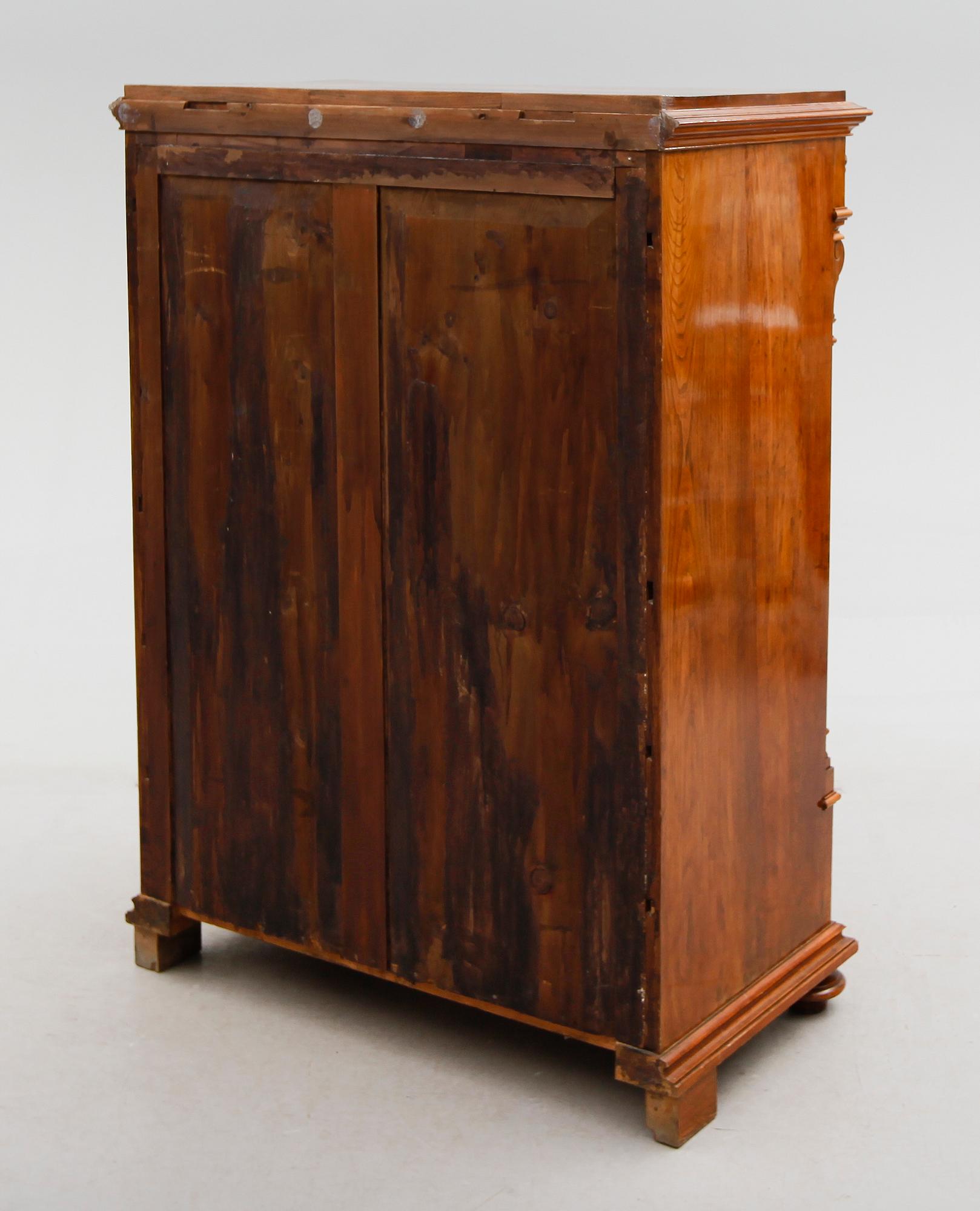 CHIFFONJÉ, 1800-talets andra hälft.