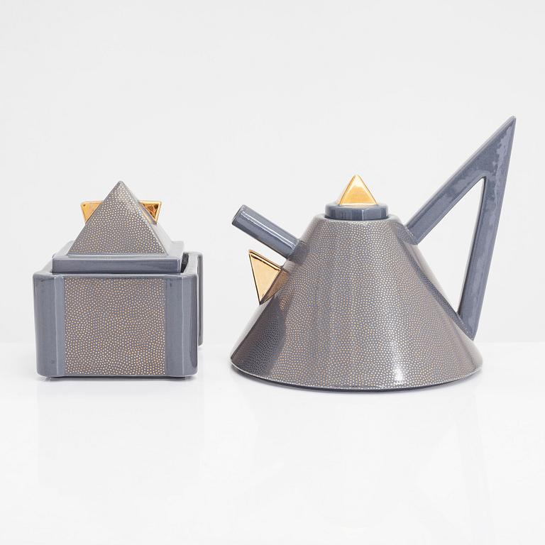 Matteo Thun, a Memphis 'Nefertiti' tea set, Bitossi, Montelupo Fiorentino, Italy 1980s.