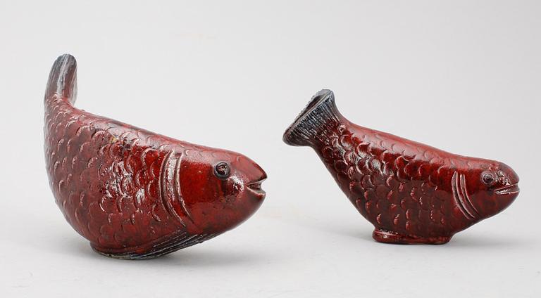 TYRA LUNDGREN, 2 st, figurer, chamotte.