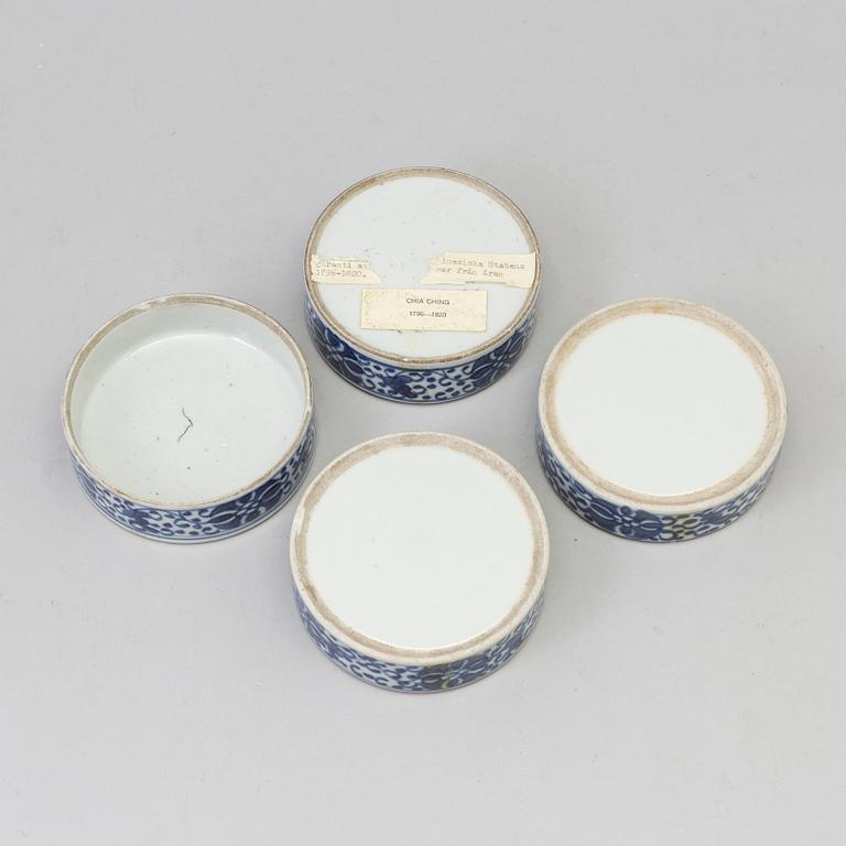 A Chinese porcelain blue and white stack candy box, Qing dynasty, 19th century.