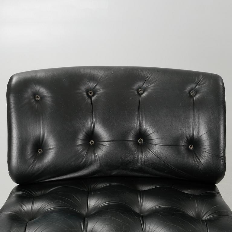 three "Pantonova Chairs".
