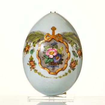 A Russian porcelain Easter Egg, 19th Century, presumably Imperial porcelain manufactroy, St Petersburg.