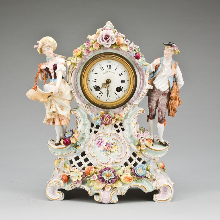 BORDSPENDYL, porslin, 1900-talets första hälft.