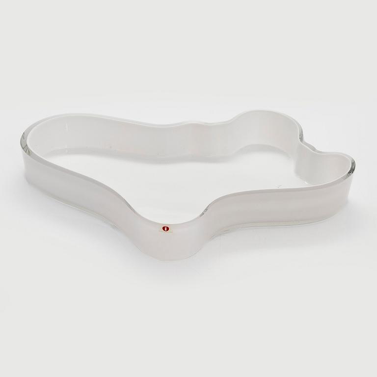 Alvar Aalto, A '3028' dish signed Alvar Aalto Iittala, 89/1985.