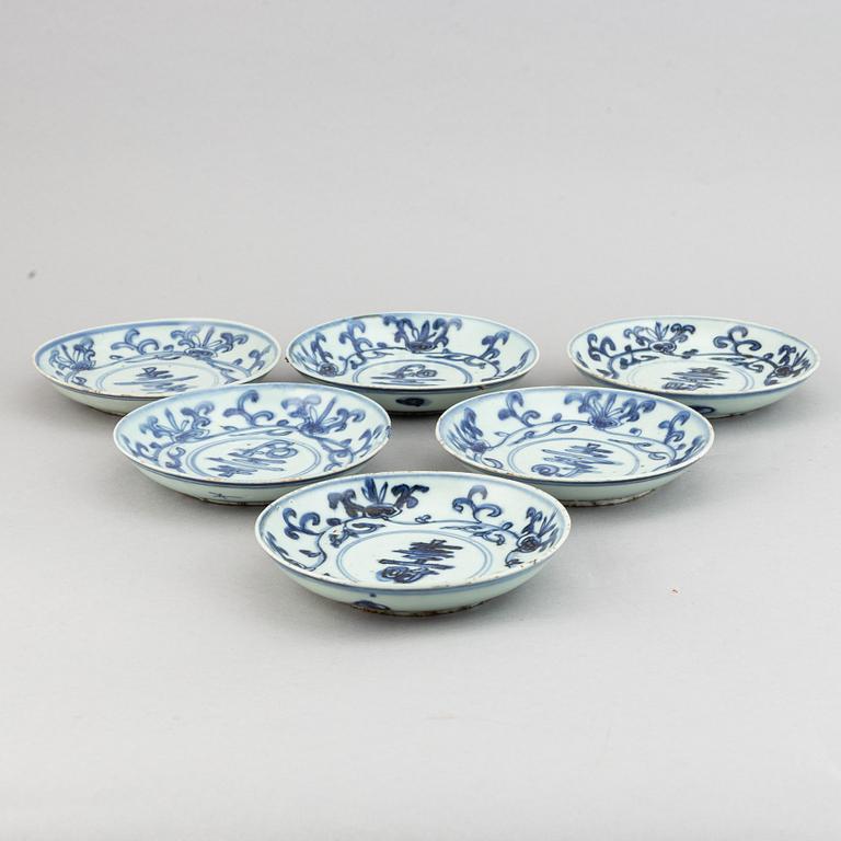 A set of six blue and white dishes, China, Ming dynasty (1368-1644).