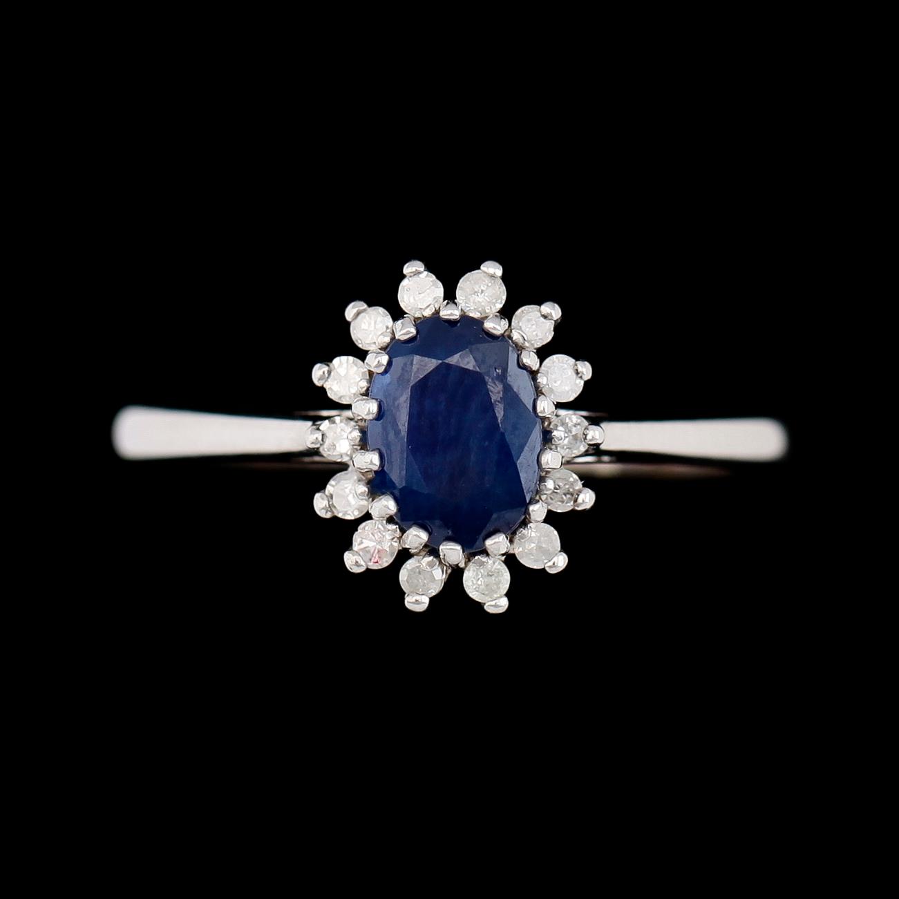 RING, silver, diamanter tot ca 0.15 ct och safir.