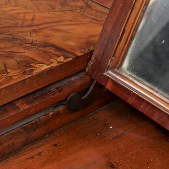 POUDREUSE MED TILLHÖRANDE TABURETT, Frankrike, Louis XVI, 1700-talets andra hälft.