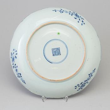 A blue and white dish, Qing dynasty, Qianlong (1736-95).