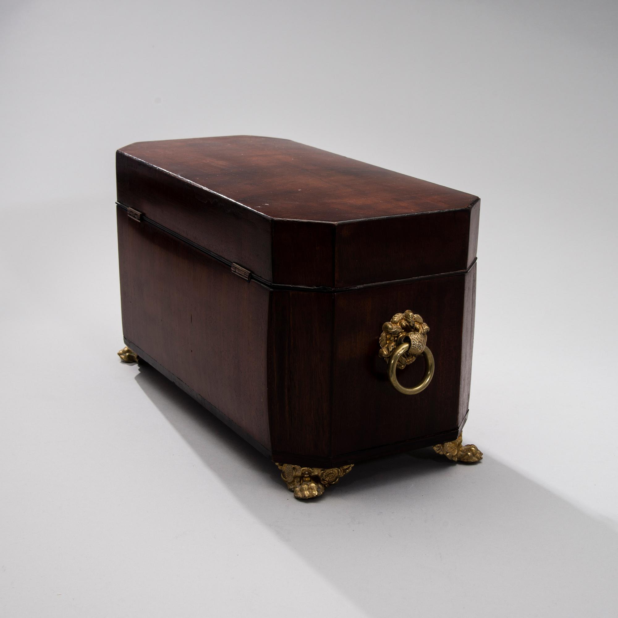 SCHATULL, biedermeier, 1800-talets första hälft.