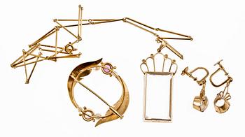 SMYCKEN, 3 st, 18 K guld med bergkristall, pärlor och ametister, Stigbert, 1944-57.