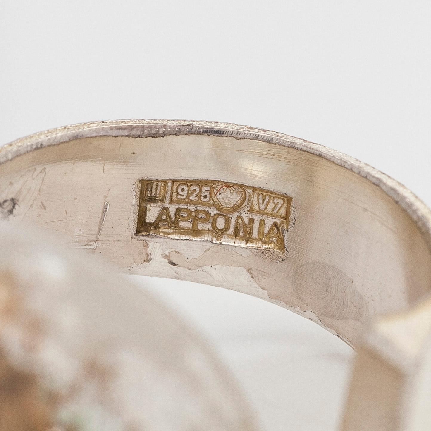 Björn Weckström, Ring, "Förstelnad sjö", akryl, silver, Lapponia 1974.