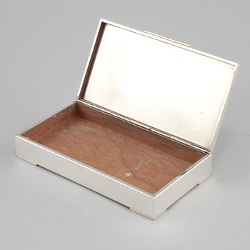 CIGARRSKRIN, sterlingsilver, importstämplat, 1900-talets andra hälft, total vikt 410 gram. .
