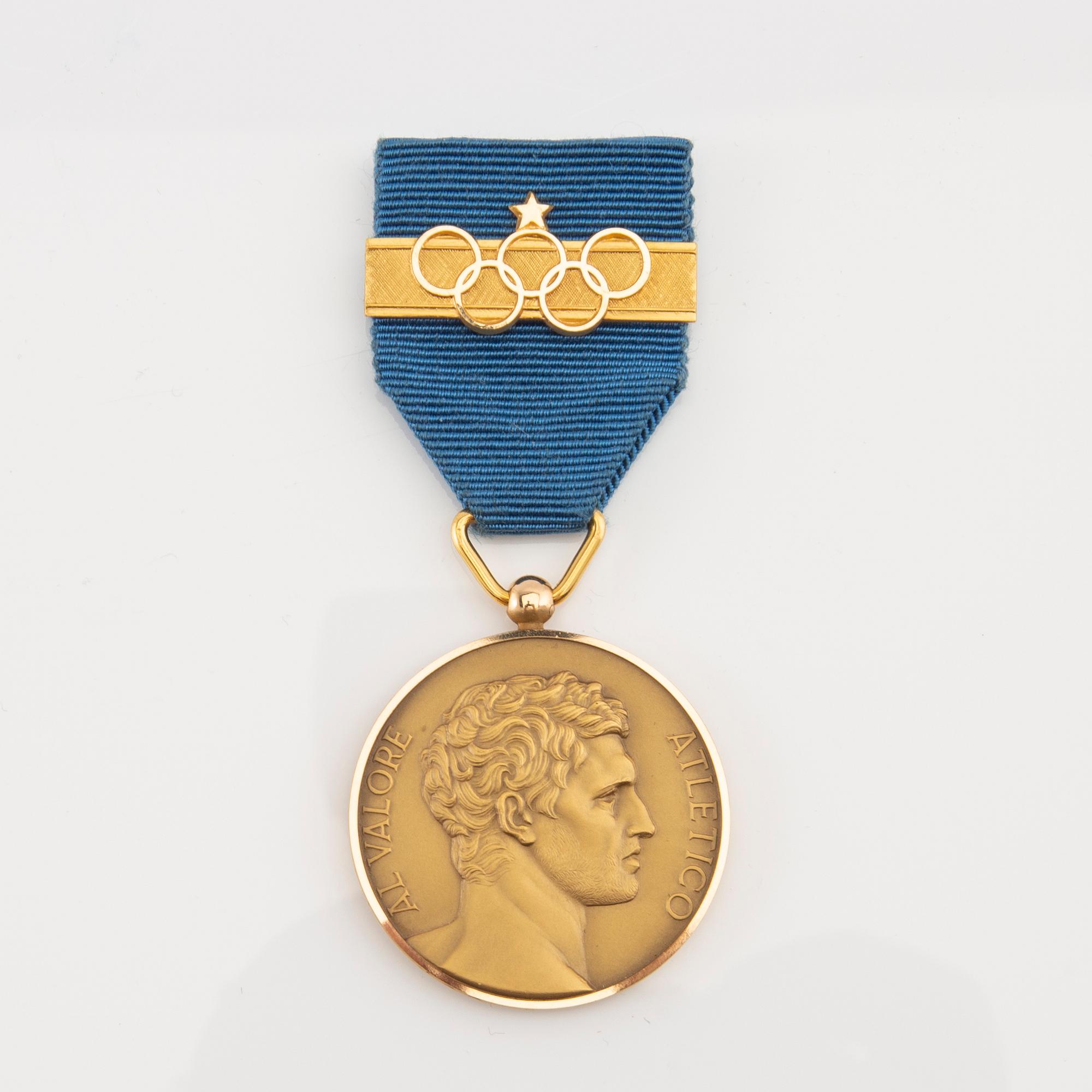 Athletic Valour Medal in 18K gold awarded to Francesco Gargano, Bertoni Milano Italy.