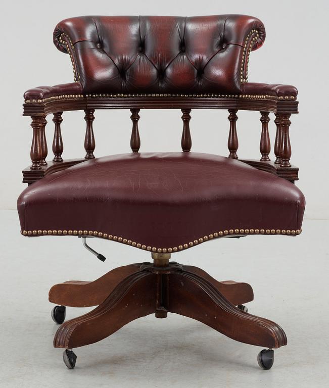 SKRIVBORDSSTOL, Engelsk stil, Norge, 1900-talets andra hälft.