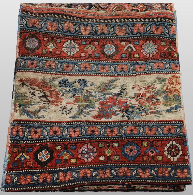 Rug, oriental, semi-antique Bidjar, 125 x 52 cm.