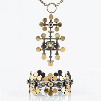 Pentti Sarpaneva armband och en collier brons.