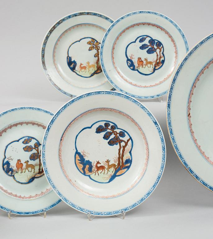 SERVISDELAR, 13 stycken, kompaniporslin. Qingdynastin, Qianlong (1736-95).