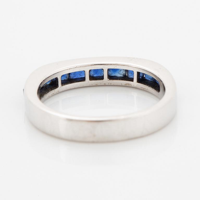 Calibré-cut sapphire ring.