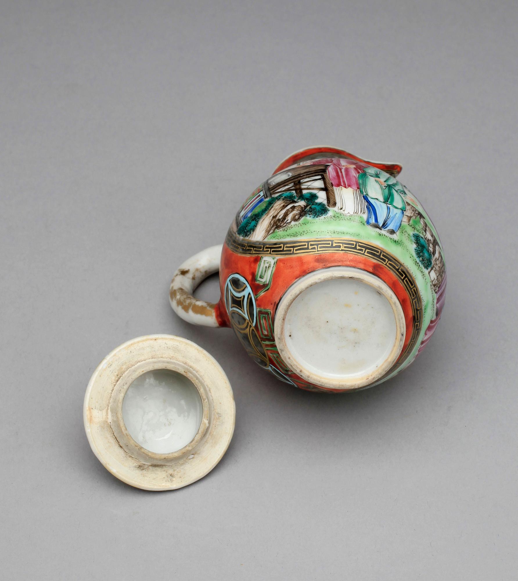 GRÄDDKANNA, porslin, Qianlong, Kina 1700-tal.