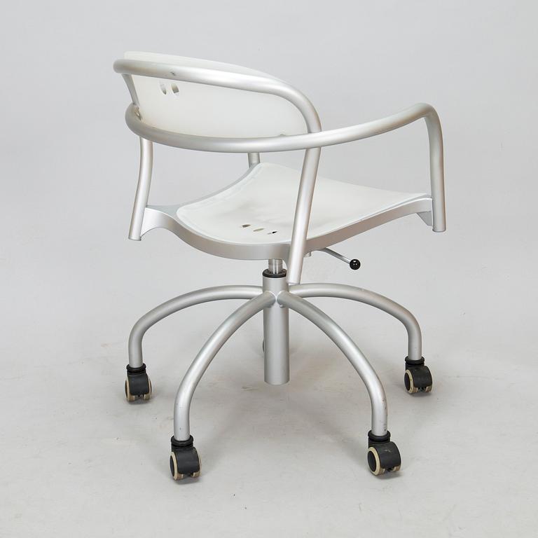 Giorgio Topan & Gianantonio Perin, kirjoituspöydäntuoli, "Pamplona", Arper 2000-luku.