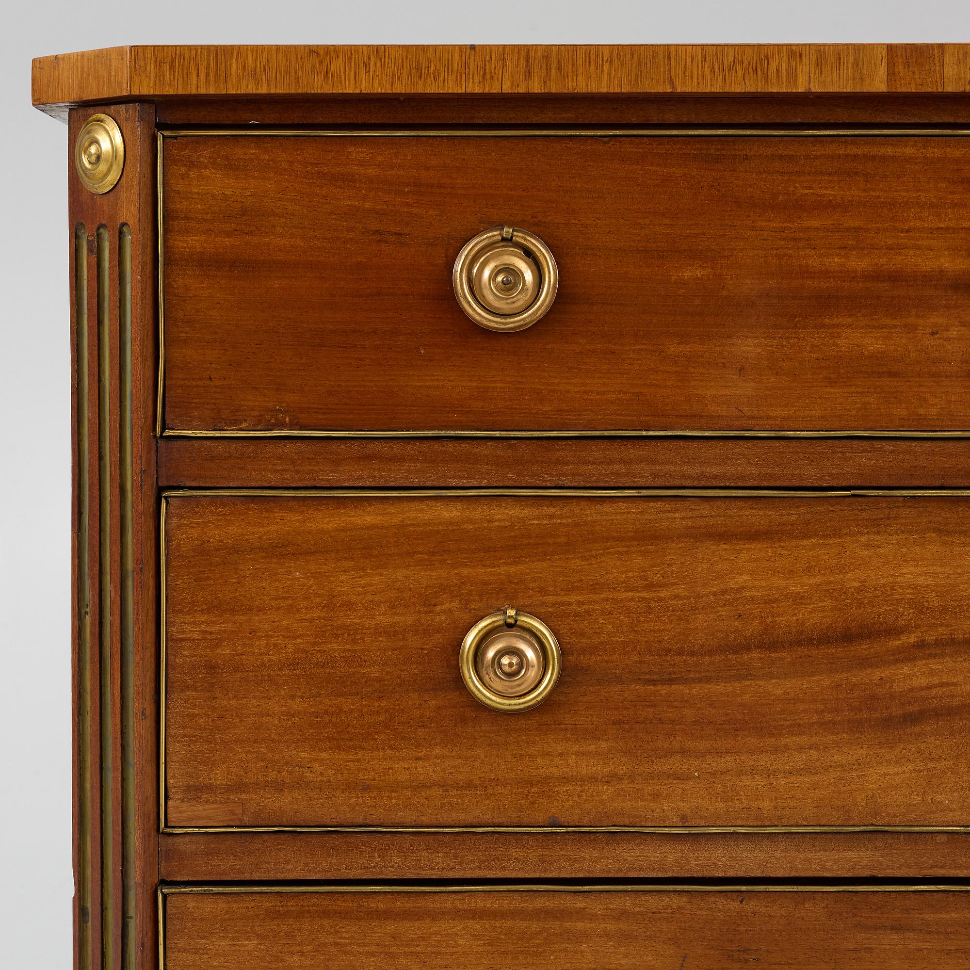 Byrå, sengustaviansk, sent 1700-tal.