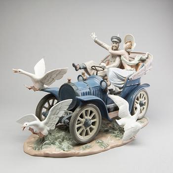 LLADRO, figurgrupp, no 821, bil och fåglar, Spanien, dekor av Ruiz, 1900-talets slut.