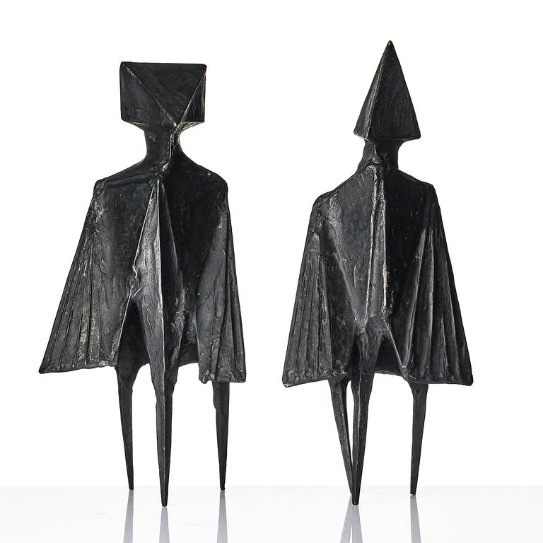 Lynn Chadwick, "Pair of standing figures".