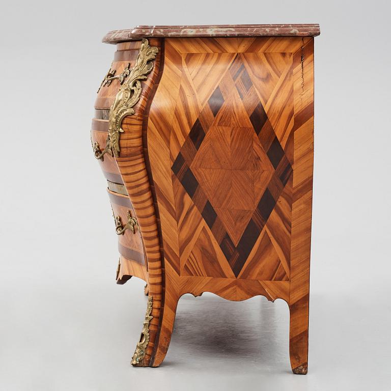 A Swedish Rococo commode, veneered with rosewood and amaranth.