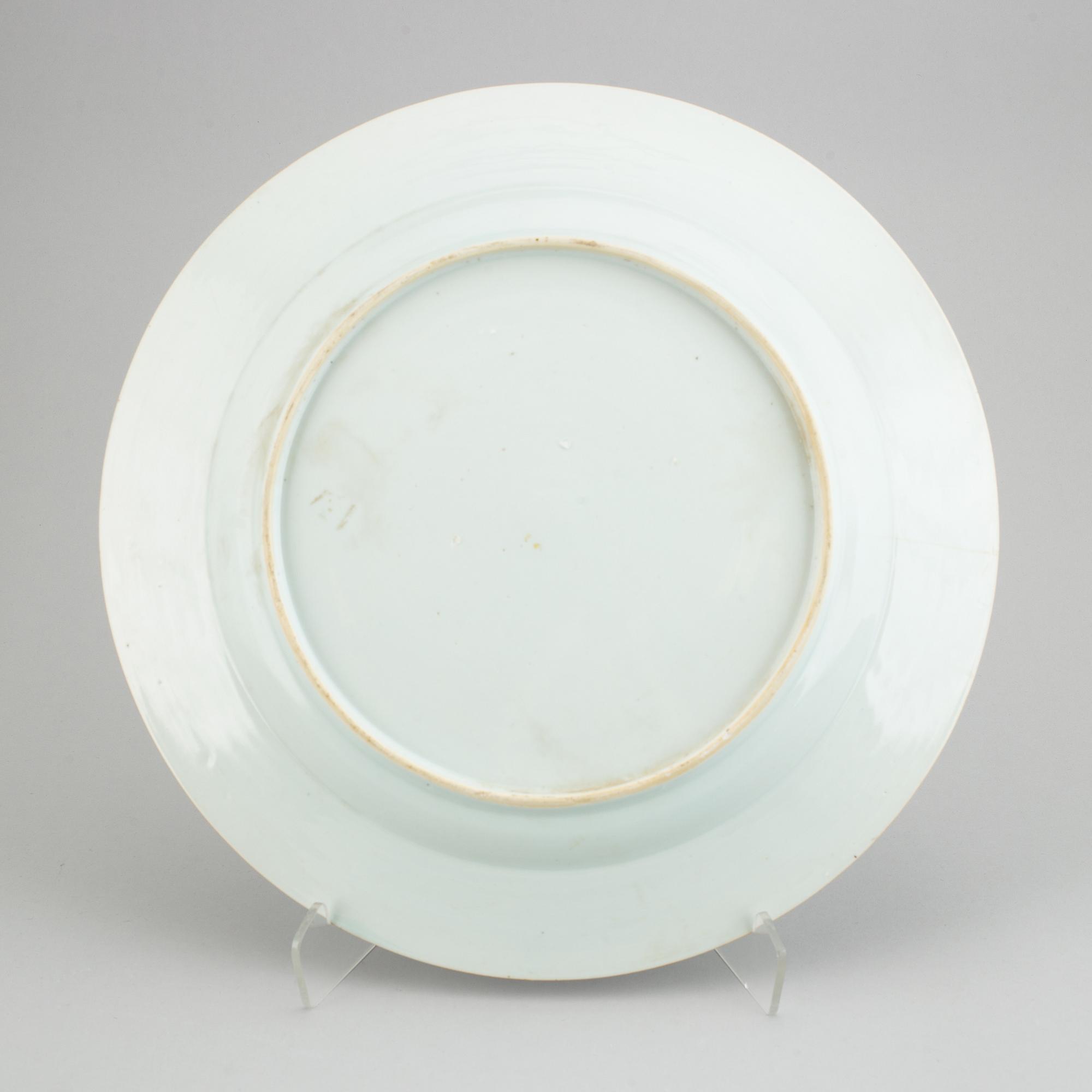 A blue and white serving dish, Qing dynasty, Qianlong (1736-95).