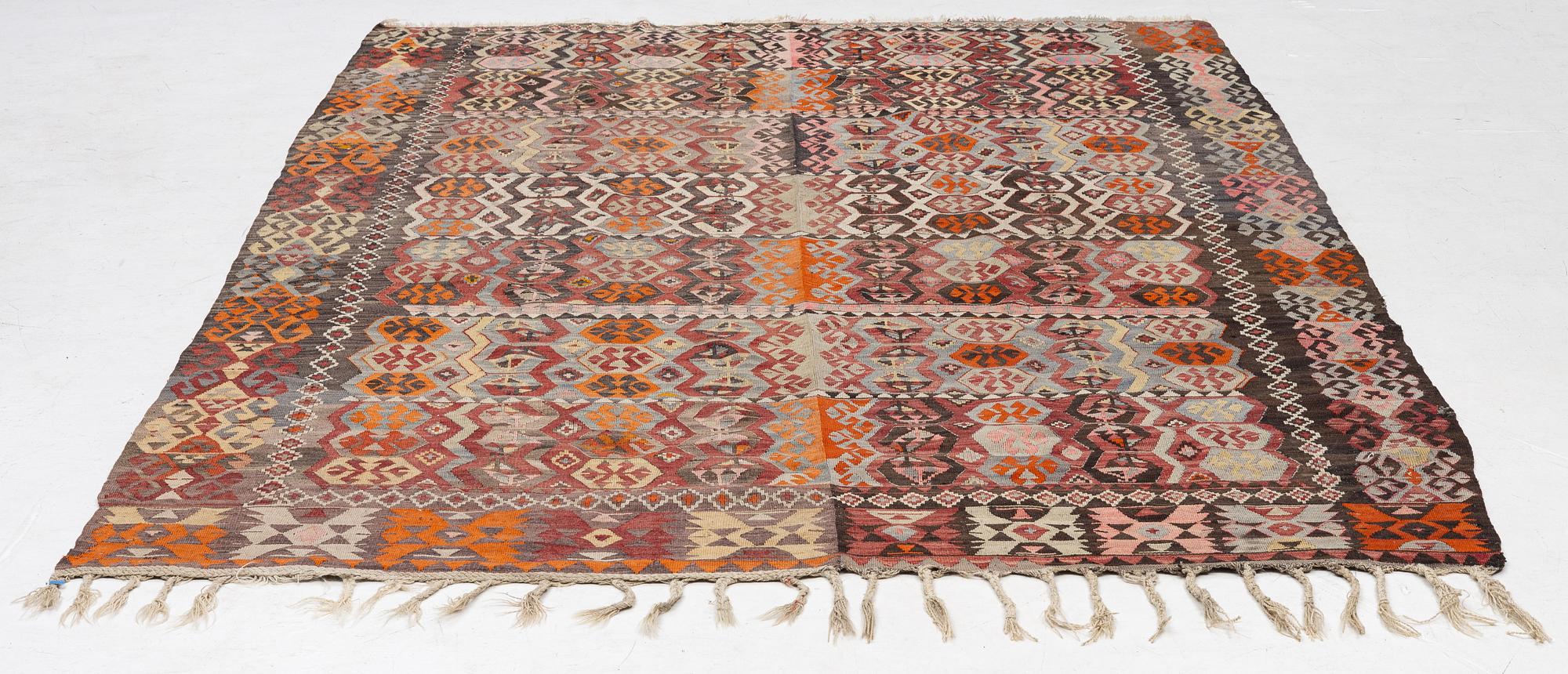 Rug, Kelim, approx. 305 x 195-200 cm.