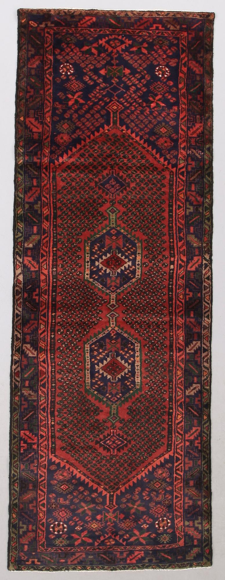 MATTA, Hamadan, ca 290 x 105 cm.