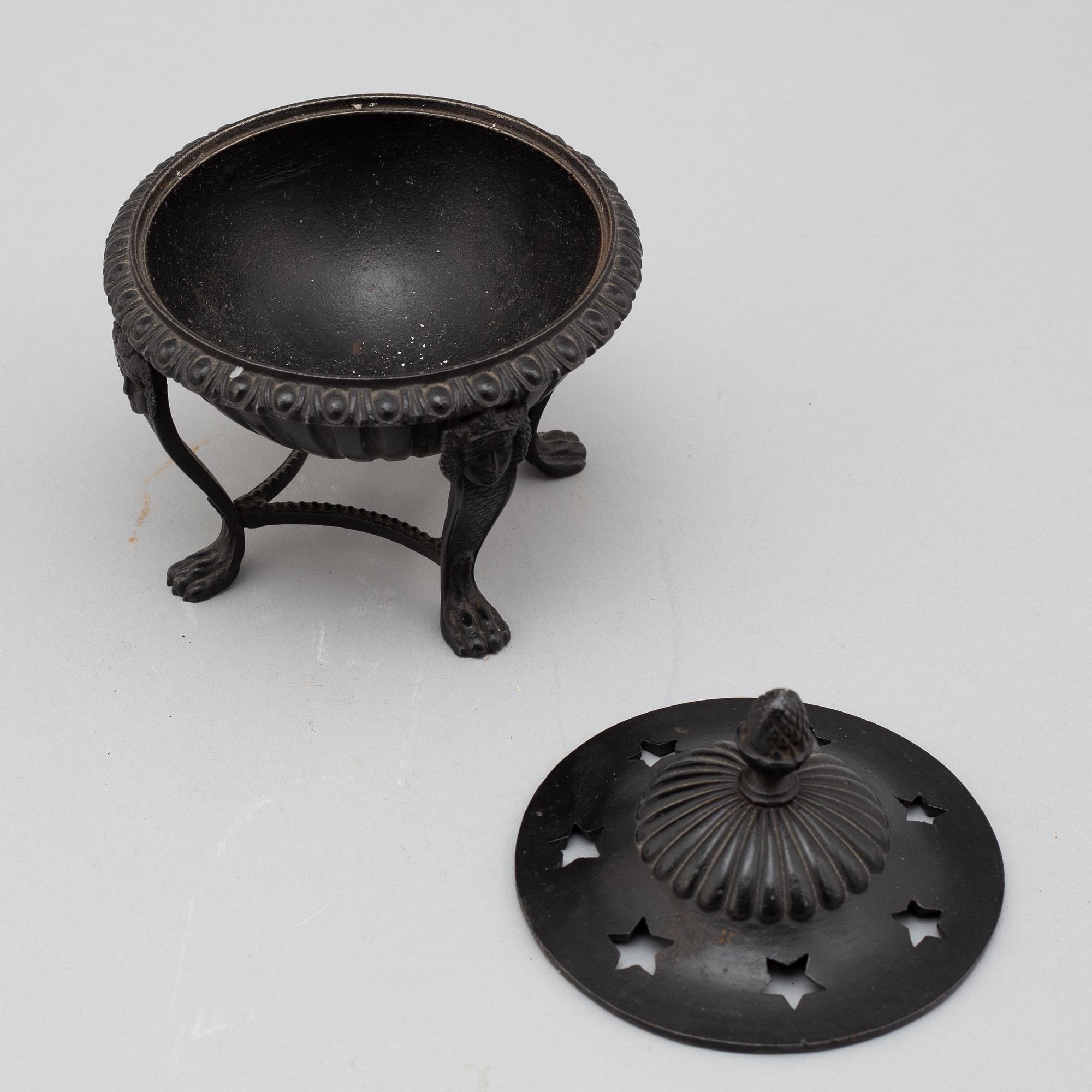 A cast iron incense burner "Berliner Eisen", empire, first half of the 19th century.